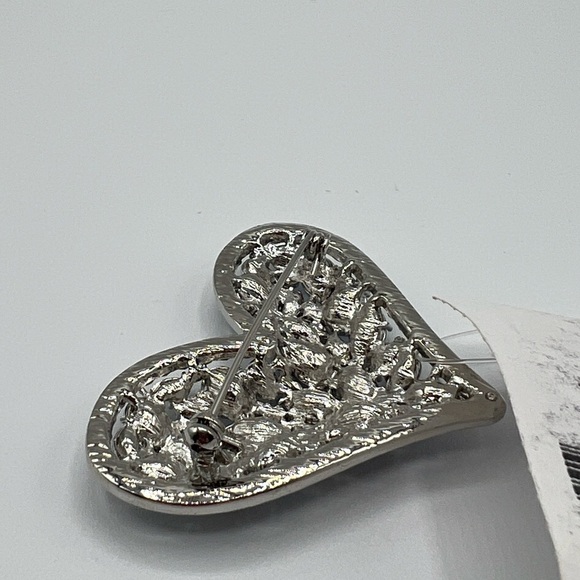 Charter Club Multi-Crystal Heart Pin in Silver-Tone and Blue NWT MSRP $30 - Picture 4 of 7